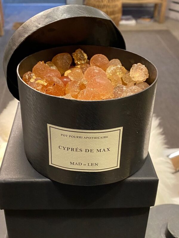 Pot large de pierres de lave du Grand Atlas. Parfum Spirituelle CYPRES DE MAX - Matins du monde
