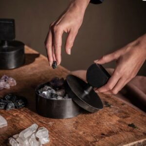 Pot en métal de pierres à parfumer avec le parfum de son choix MAD LEN