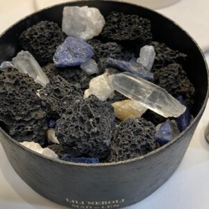 Pot small en métal Blue crystal à parfumer avec le parfum de son choix Nom du - Matins du monde