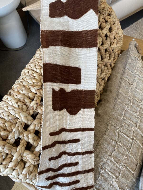 Totem du mali - Vibration- Marron sur blanc – Image 3